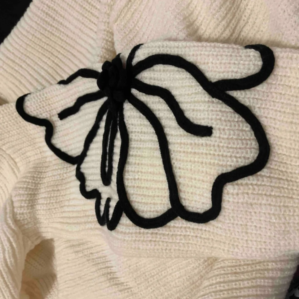 Off White Long Duster Cardigan Knit Black Flower Appliqué - Picture 8 of 10